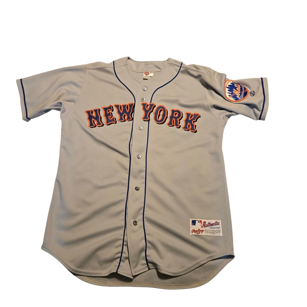 vintage Rawlings New York Mets road jersey features the iconic gray colorway